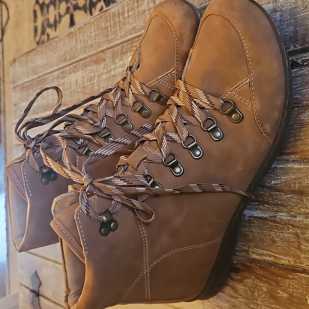 boc Tan Lace-Up Women's Boots